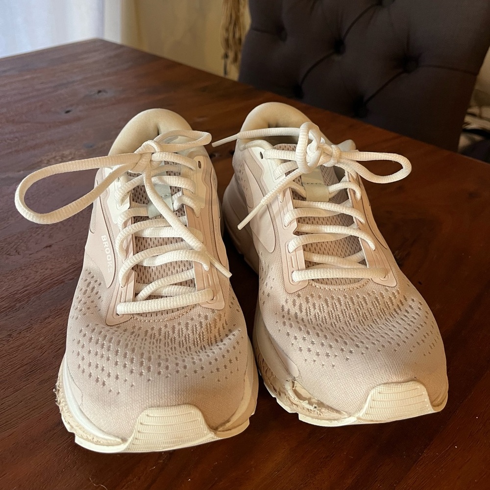 Brooks Trace women’s running shoe size 7